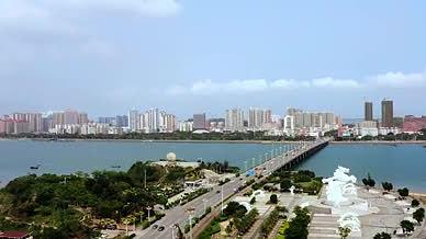 4K航拍滨海城市海岛城市风光视频素材视频的预览图
